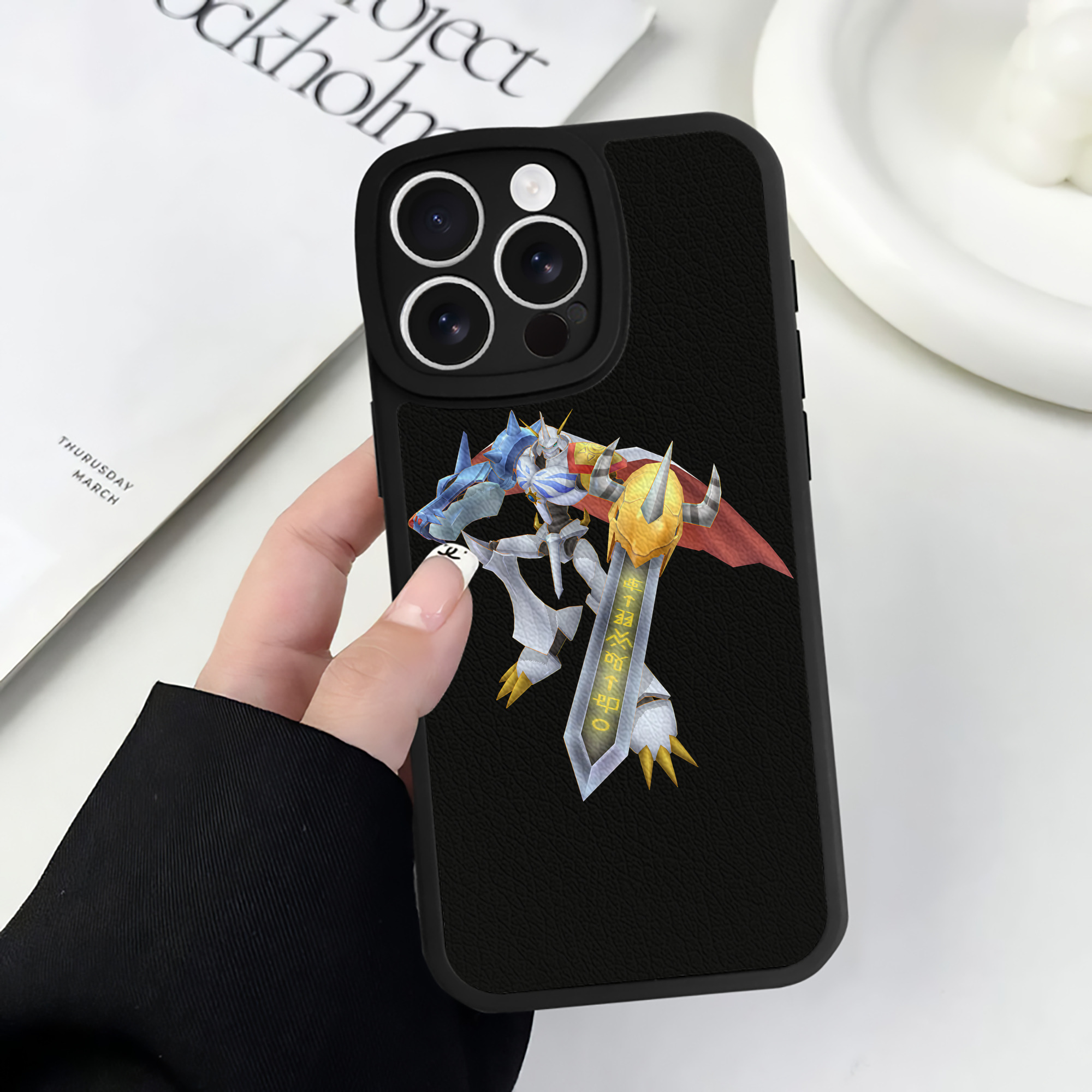 （画像用） Digimon デジタルモンスター/デジモン 【iPhone 16シリーズ対応】シリコンスマホケース（レザー調） 材質：シリコン